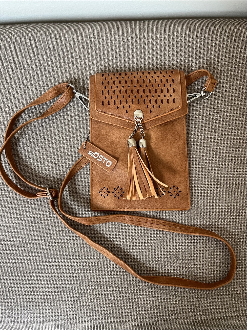 Wow! Se OSTO crossbody bag. $15